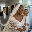   'Casamento às Cegas': Carol Novaes escolheu vestido de noiva com mangas compridas  