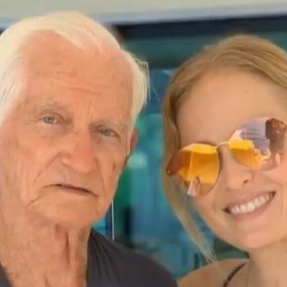 Angélica flagra o pai, Francisco Ksyvicks, em momento de carinho com Eva, em 24 de outubro de 2021