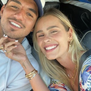 A publicação de Yasmin Brunet acontece em meio à sua briga a sogra, Simone Medina