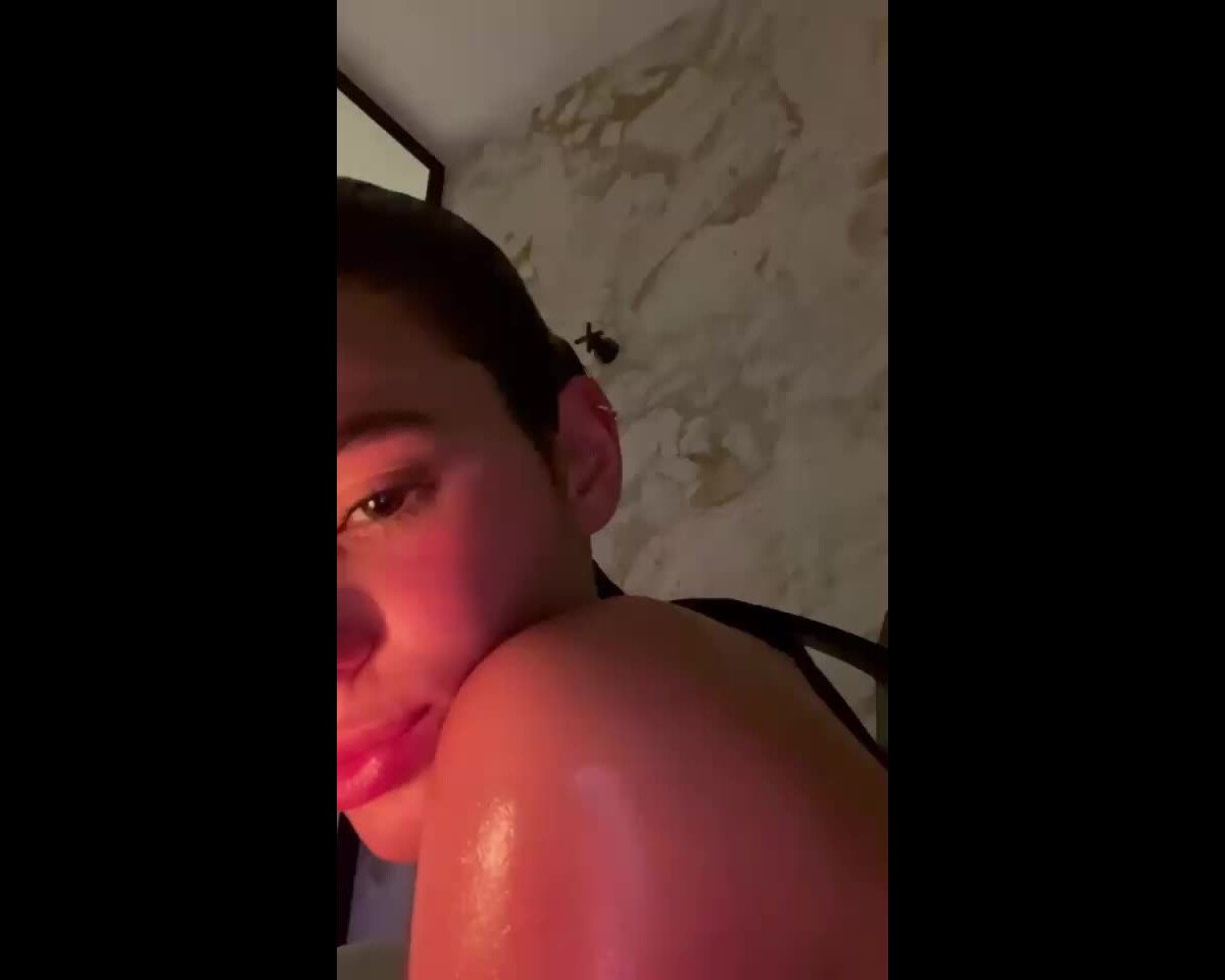 Vídeo: Bruna Marquezine surge nua em banheira nos stories do Instagram -  Purepeople