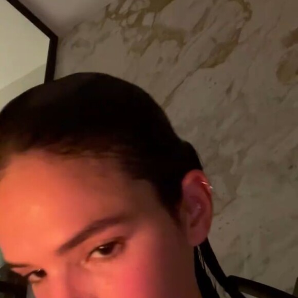 No vídeo, Bruna Marquezine aparece nua