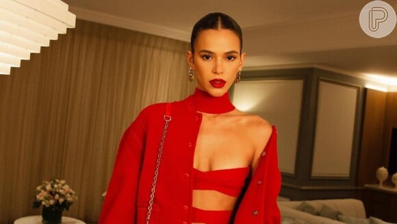 Recentemente, Bruna Marquezine deu o que falar com os looks na Semana de Moda de Paris