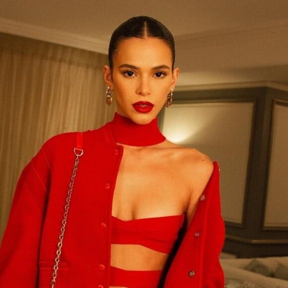 Recentemente, Bruna Marquezine deu o que falar com os looks na Semana de Moda de Paris