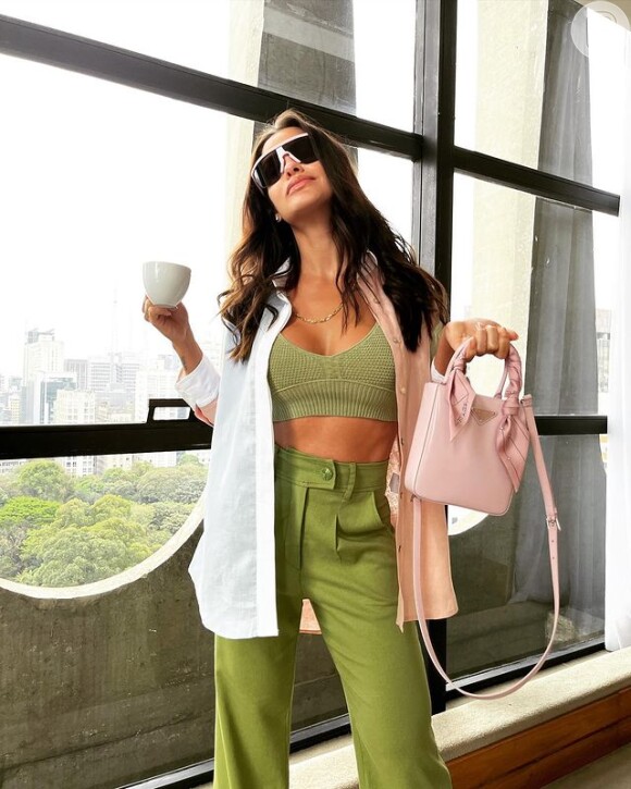 Andressa Suita usa cores da moda como verde e rosa claro em looks de inspiração para o verão