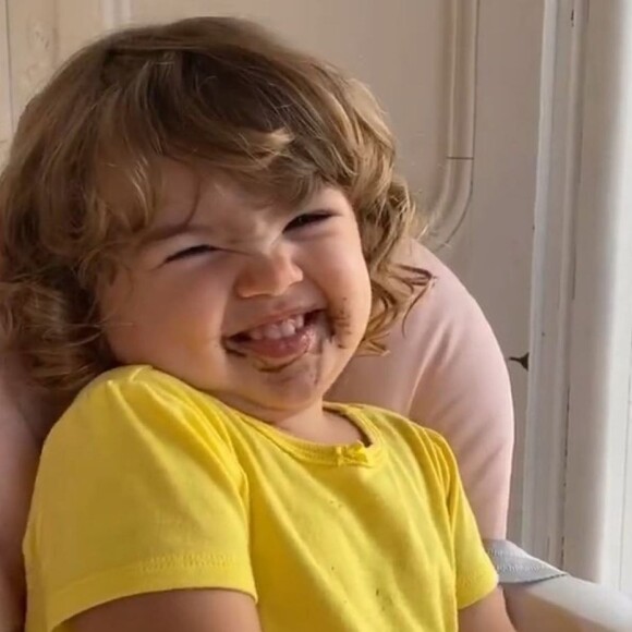 Claria Maria, filha de Tatá Werneck e Rafa Vitti, completou 2 anos no último dia 23