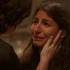 Na novela 'Gênesis', Tamar (Juliana Xavier) chora ao pedir ajuda a Muriel (Rhaisa Batista) após ser espancada por Er (Tiago Marques)