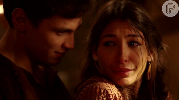 Na novela 'Gênesis', Tamar (Juliana Xavier) após ser agredida por Er (Tiago Marques) teme contar tudo para a nora, Muriel (Rhaisa Batista)