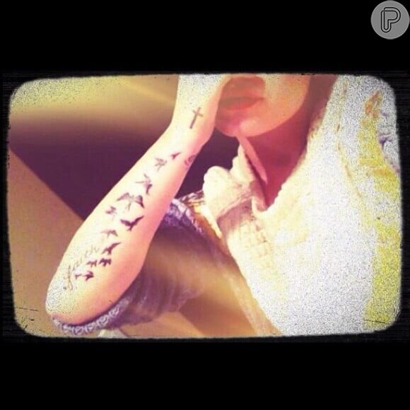 Demi publica foto da tattoo no instagram