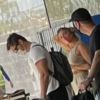 Grazi Massafera  foi vista com Alexandre Machafer em aeroporto