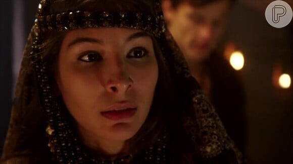 Na novela 'Gênesis', Tamar (Juliana Xavier) duvida que seja Selá (Guilherme Seta) o viajante que está em Timna