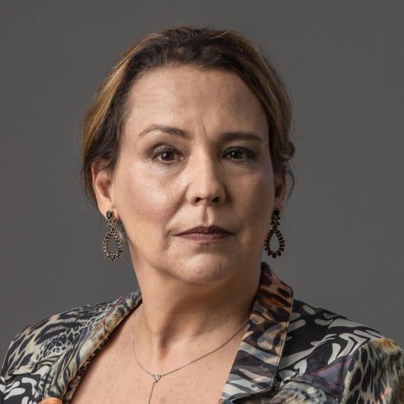 Ana Beatriz Nogueira vê ponta de humor em Elenice da novela 'Um Lugar ao Sol': 'Mesmo em situações dramáticas, não é o humor de tirada é o humor de situação quando a situação beira o absurdo'