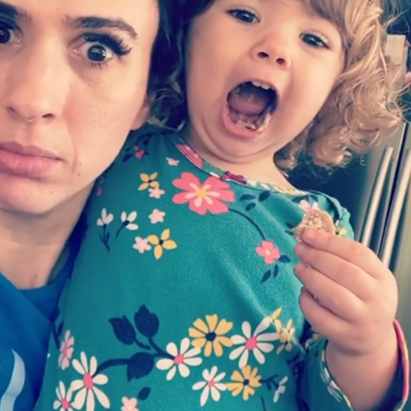 Clara Maria foi repreendida de brincadeira por Tatá Werneck: 'Que isso? Eu não te eduquei assim... Eduquei sim'