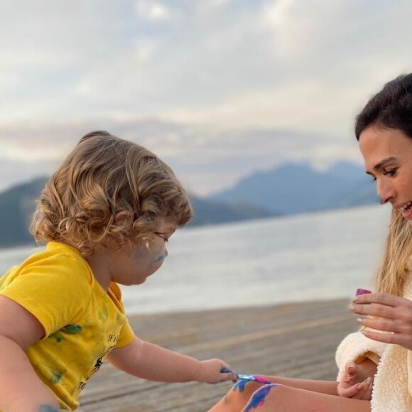 No Twitter, Tatá Werneck afirmou que 'chorou de emoção' depois que a filha a chamou de 'mamãe comediante'