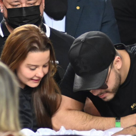 Murilo Huff se emocionou em velório de Marília Mendonça, neste sábado, 6 de novembro de 2021