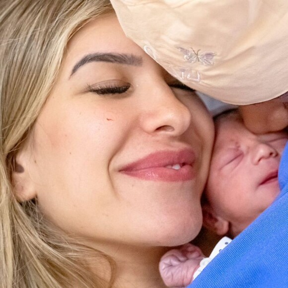 Lore Improta compartilhou um registro fofo no primeiro mêsaniversário da filha da filha