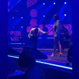 Mariana Rios cantou com Thiaguinho em show do cantor em São Paulo