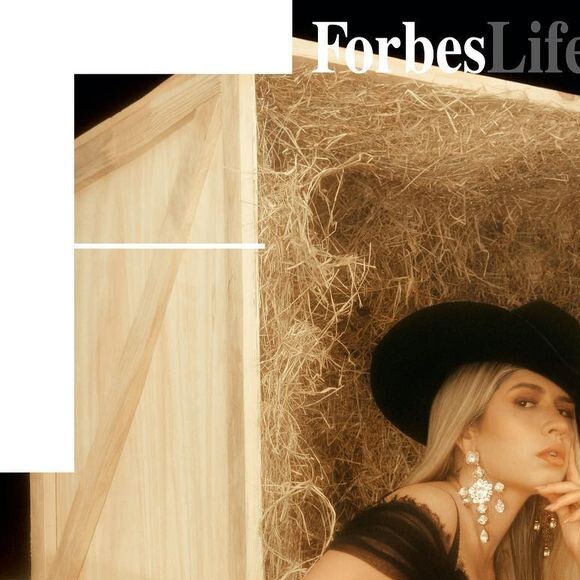 Marília Mendonça estampou a capa da Forbes ao lado de Maiara e Maraisa
