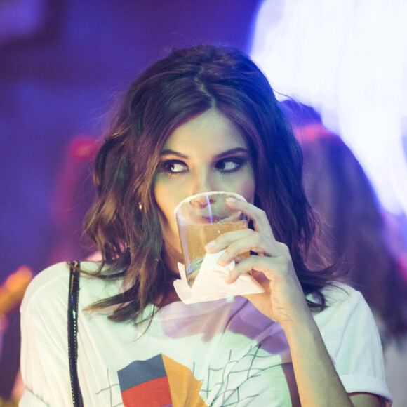 Camila Queiroz está fora do amigo oculto do 'Fantástico' após demissão da TV Globo