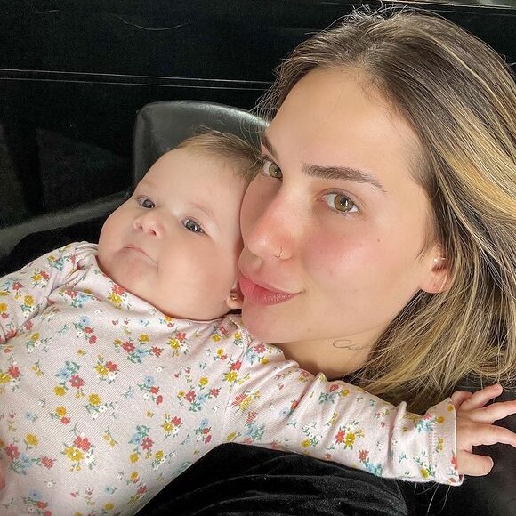 Virgínia Fonseca e Zé Felipe preferiram deixar a filha de cinco meses, Maria Alice, em casa em vez de levá-la ao show