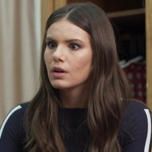 Camila Queiroz foi cortada da vinheta de fim de ano da Globo