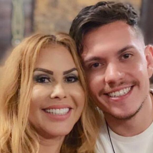 Joelma parabenizou o filho e postou foto com Yago no Instagram nesta terça-feira, 23 de novembro de 2021