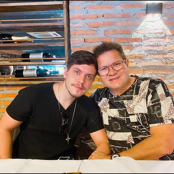 Yago foi morar com Ximbinha e Karen Kethlen, atual do guitarrista