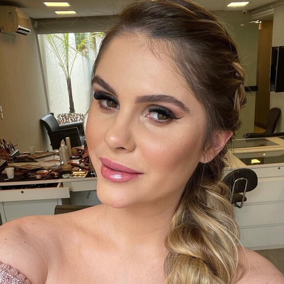 Grávida, Bárbara Evans debochou de comentários sobre peso e foi almoçar em famosa rede de fast food