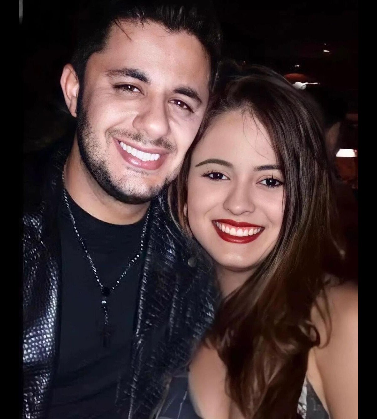 Foto: Cristiano Araújo e a namorada, Allana Moraes, morreram em 2015 -  Purepeople