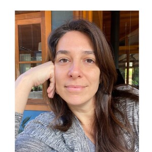 Natasha Dantas é fisioterapeuta e especialista em RPG (Reeducação Postural Global)