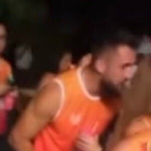 Viih Tube e Arthur Picoli foram vistos trocando beijos em vídeo, mas internautas chegaram a alegar que os dois estavam apenas conversando - cenas não são nítidas