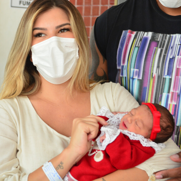 Lorena Improta assumiu que teve muita dificuldade em amamentar a filha