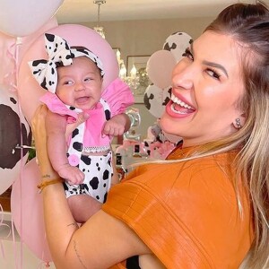 Lorena Improta mostrou a festa de 2 meses da filha, Liz, fruto de seu casamento com Léo Santana