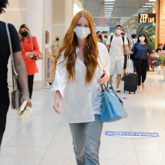 Marina Ruy Barbosa foi clicada pelos corredores do Aeroporto Santos Dumont