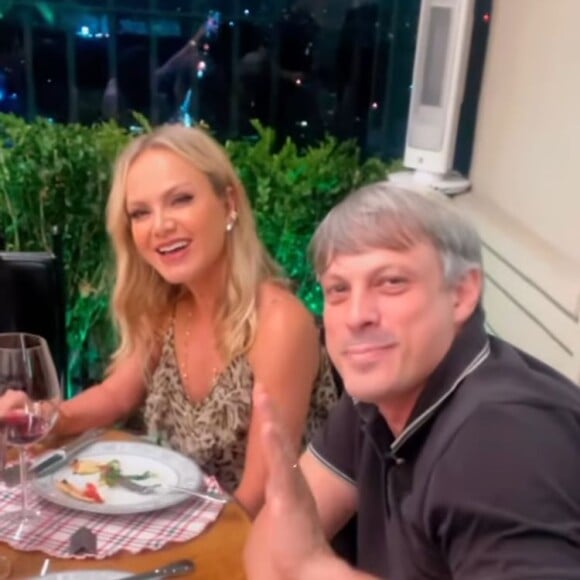 Eliana prestigiou jantar de Faustão ao lado do marido, Adriano Ricco