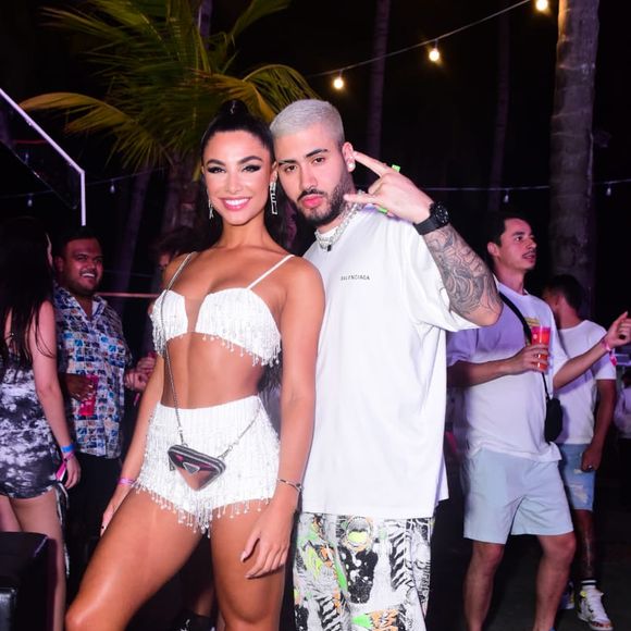 Kevinho e a namorada, Gabriela Versiani, prestigiaram a Farofa da Gkay