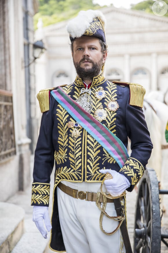 Novela 'Nos Tempos do Imperador': D.Pedro II (Selton Mello) desabafa com Caxias (Jackson Antunes) e cita Dante Alighieri. 'Agora vejo o inferno real, porque os gritos de horror e agonia não estão nas páginas de um livro'