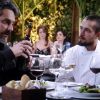 José Alfredo (Alexandre Nero) leva Vicente (Rafael Cardoso) para almoçar no boteco de Manoel (Jackson Antunes), em 'Império'