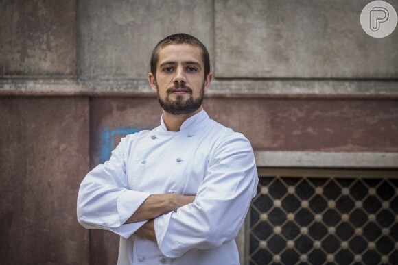 Vicente (Rafael Cardoso) assumiu a cozinha do restaurante que era de Enrico (Joaquim Lopes), em 'Império'