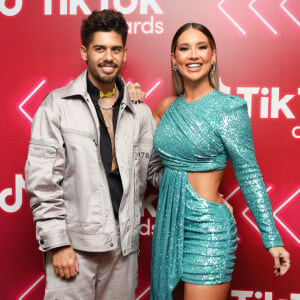 Virgínia Fonseca e Zé Felipe posaram para fotos nos bastidores do TikTok Awards Brasil 2021