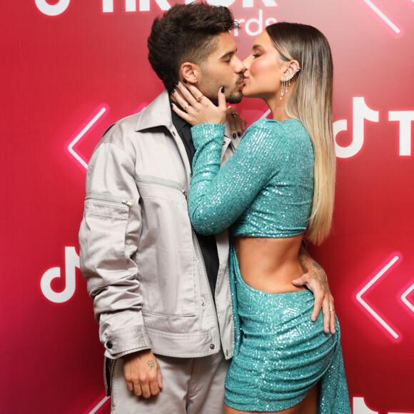 Virgínia Fonseca ganhou beijo e mão-boba de Zé Felipe em evento