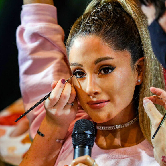Delineado estilo gatinho de Ariana Grande foi inspiração para filha de Grazi Massafera