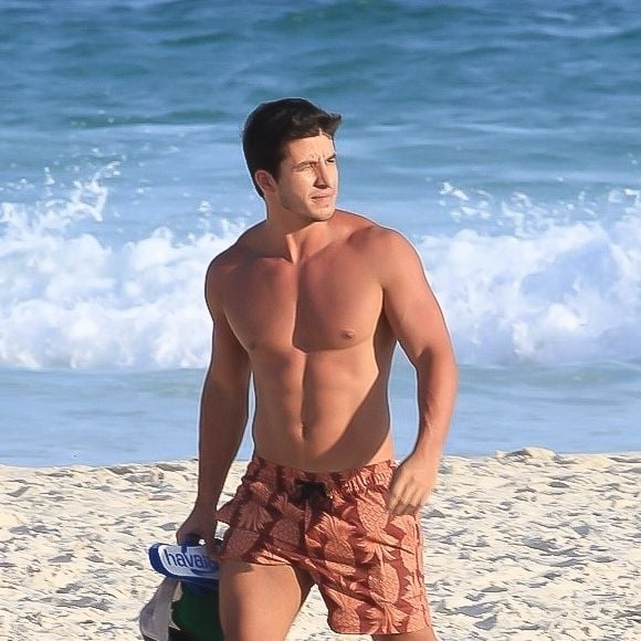Ricky Tavares comentou a vida de solteiro após negar romance com Bruna Marquezine: 'Está difícil. Acho que hoje em dia as pessoas são muito vazias'