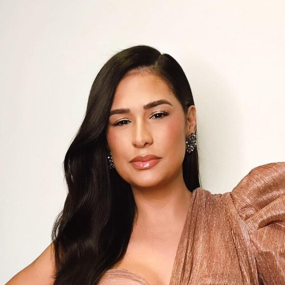 Irmã de Simaria, Simone se recuperou de uma abdominoplastia e de uma cirurgia no seio