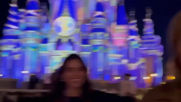 Sasha Meneghel posta vídeo com Bruna Marquezine na Disney