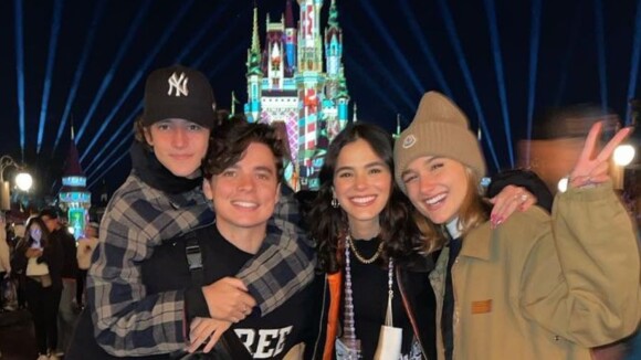 Bruna Marquezine curte fim de ano na Disney com Sasha e João Figueiredo