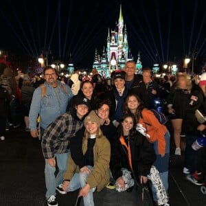 'Tô tão feliz', escreveu Bruna Marquezine em foto com Sasha e João Figueiredo na Disney