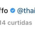   Rodolffo respondeu o comentário de Thais Braz com emojis de fogo e de um macaquinho com a boca tampada. Internautas ficaram atentos!   