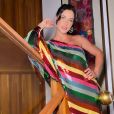 Andressa Suita usou vestido assimétrico de lantejoulas em look de Ano-Novo