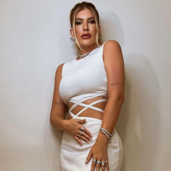 Lorena Improta deixou barriga sarada em evidência em look de Réveillon