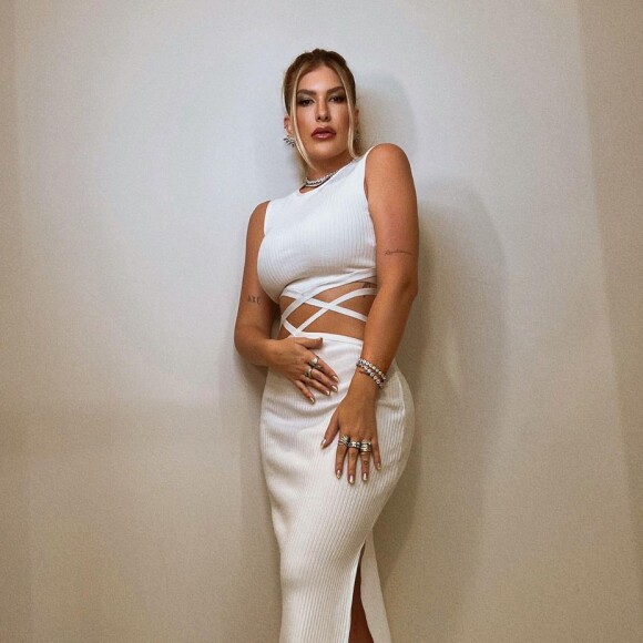 Lorena Improta valorizou corpo em forma em vestido três meses após ser mãe